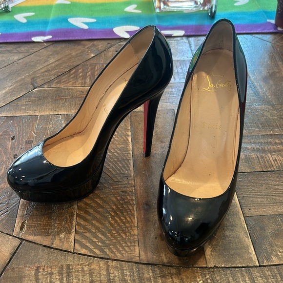 Louis Vuitton heels authentic - Picture 2 of 5